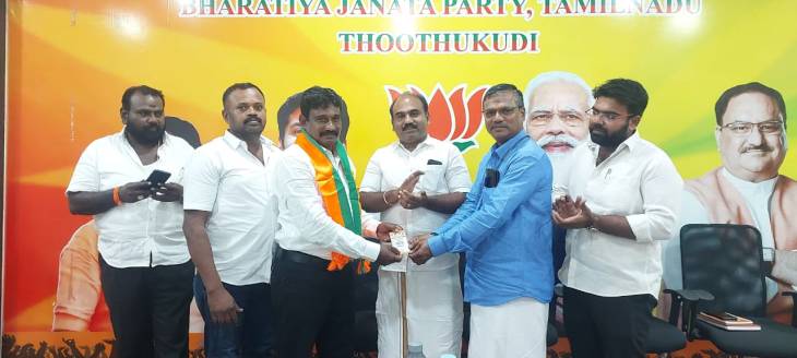 தூத்துக்குடி பாஜக தலைமை அலுவலகத்தில் திமுக நிர்வாகி!