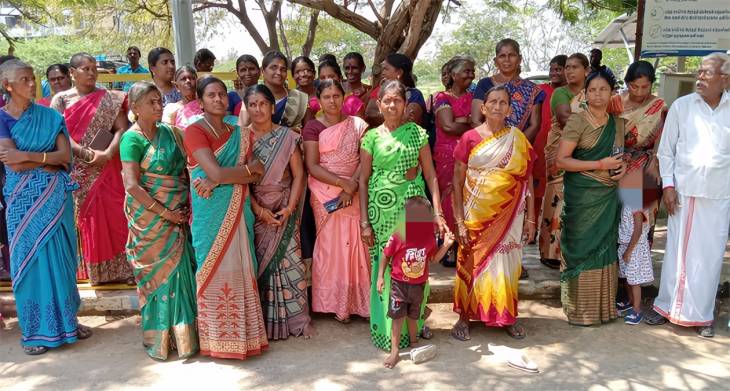 தூத்துக்குடி ஆட்சியர் அலுவலகத்திற்கு திரண்டு வந்த கல்லூரணி கிராம பெண்கள்