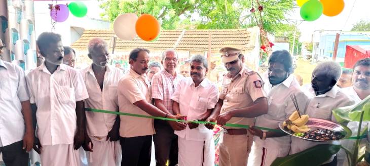 மருதன்வாழ்வு ஊராட்சியில் புதிய பயணிகள் நிழற்குடை : சண்முகையா எம்எல்ஏ திறந்து வைத்தார்!