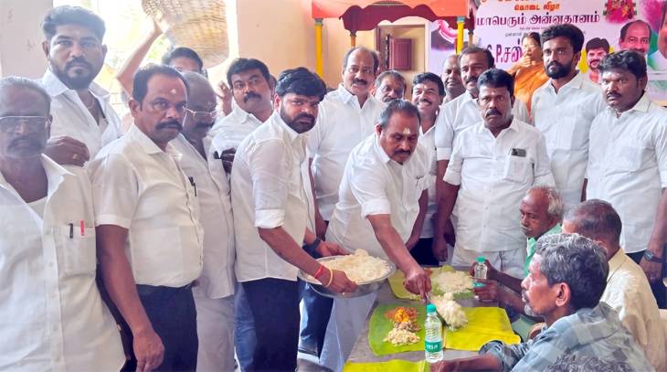 தூத்துக்குடி முத்தாரம்மன் கோவில் கொடை விழா... நாளை அதிமுக திருச்சிற்றம்பலம் ஏற்பாட்டில் மாபெரும் அன்னதானம்!