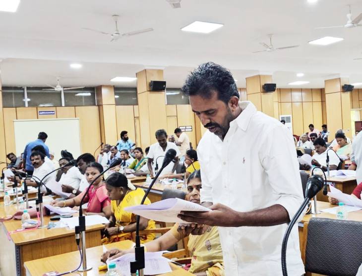 வ.உ.சி கல்லூரிக்கு வரிச்சலுகை கூடாது... தூத்துக்குடி மாமன்ற கூட்டத்தில் கவுன்சிலர் மந்திரமூர்த்தி கடும் எதிர்ப்பு!

