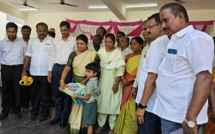 தூத்துக்குடியில் பள்ளி மாணவ, மாணவிகளுக்கு இலவச சீருடை : அமைச்சர் கீதாஜீவன் வழங்கினார்!