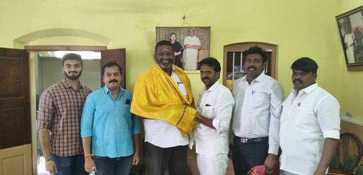 கிருஷ்ண முரளி எம்எல்ஏவிடம் வாழ்த்து பெற்ற வழக்கறிஞர் மந்திரமூர்த்தி!