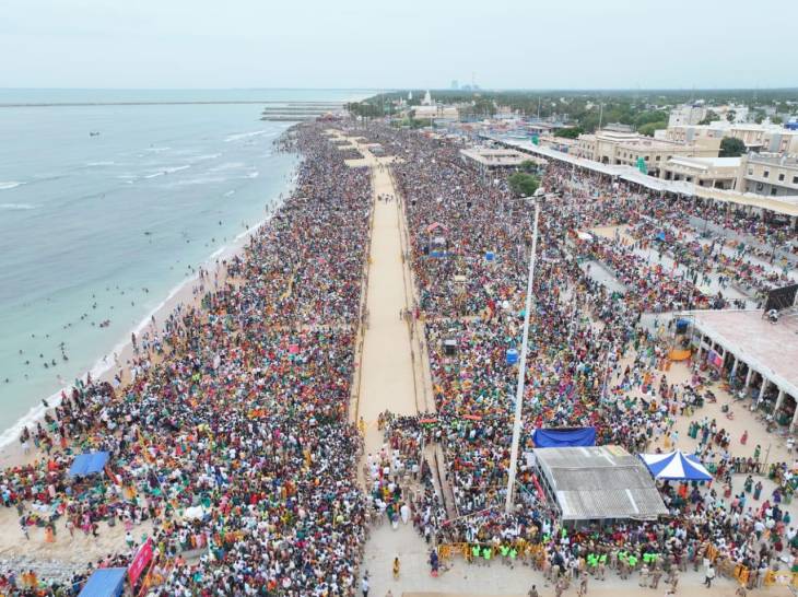 திருச்செந்தூர் கடற்கரையோரம் குவிந்த பல லட்சம் பக்தர்கள்.... விண்ணைப் பிளந்த முழக்கம்!

