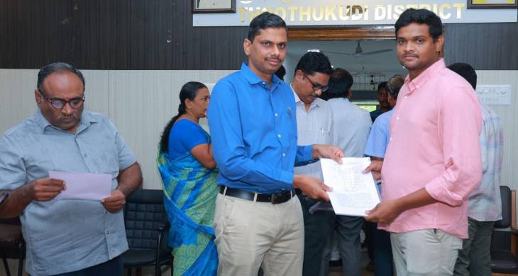தூத்துக்குடியில் கிராம உதவியாளர்கள் பணியிடங்களுக்கான பணி நியமன ஆணை : ஆட்சியர் வழங்கினார்!

