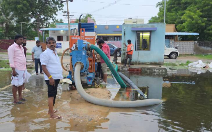 மழைநீர் வடியும் வரை... ஓயாத மக்கள் பணியில் சண்முகையா எம்எல்ஏ!

